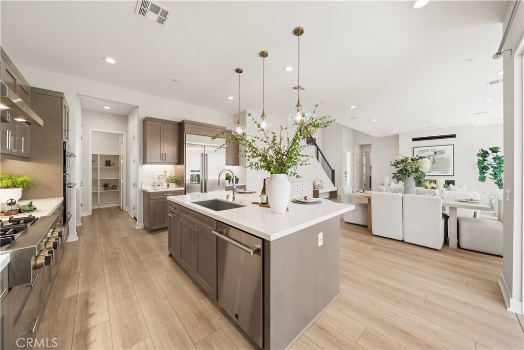 220 Edna Pkwy
