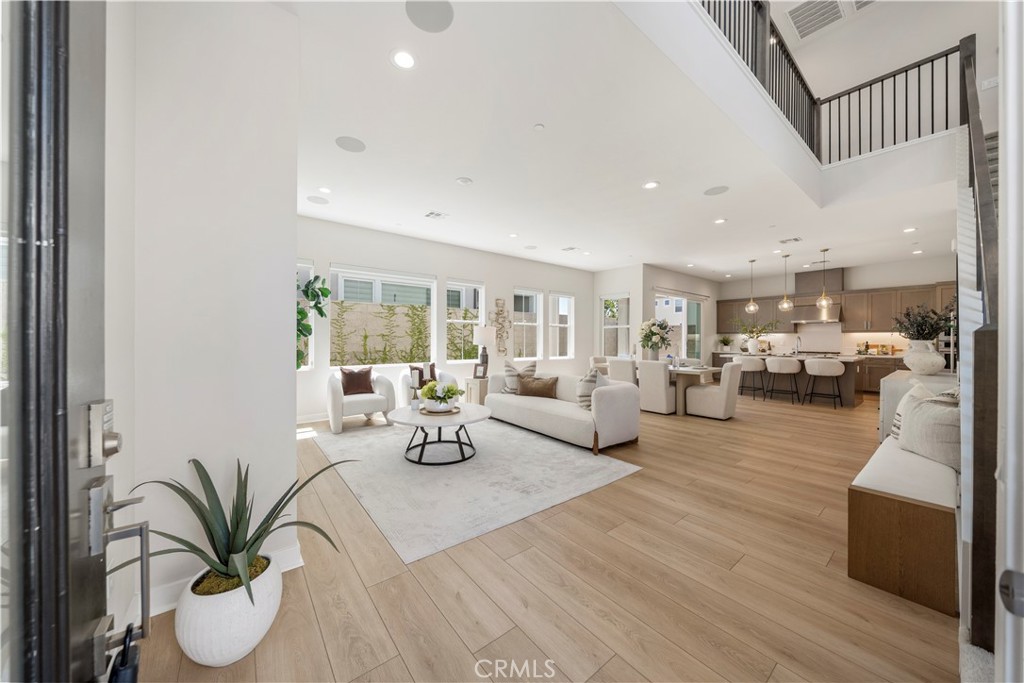 220 Edna Pkwy