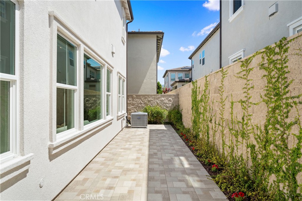 220 Edna Pkwy