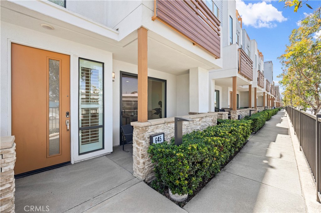 645 W 17th