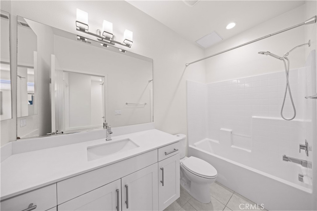 645 W 17th