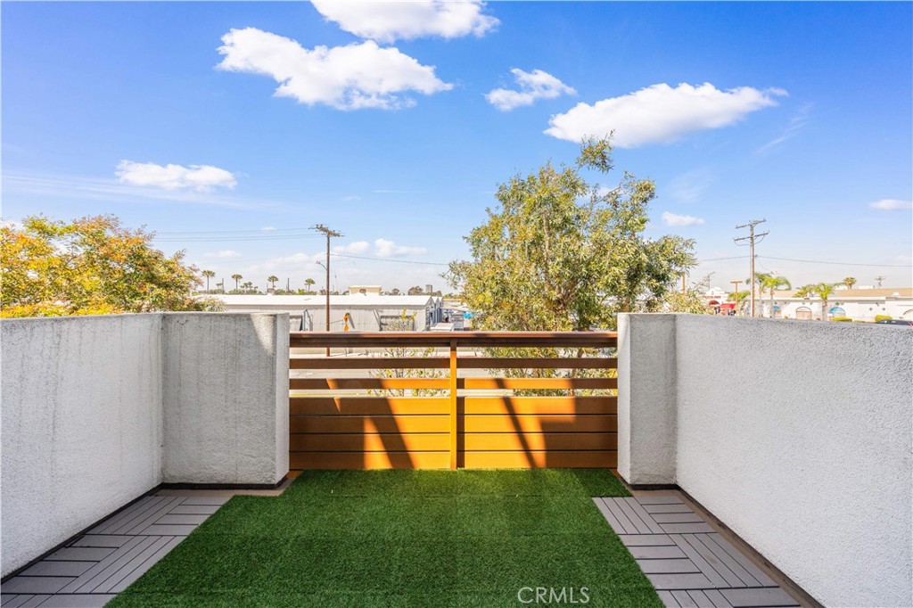 645 W 17th