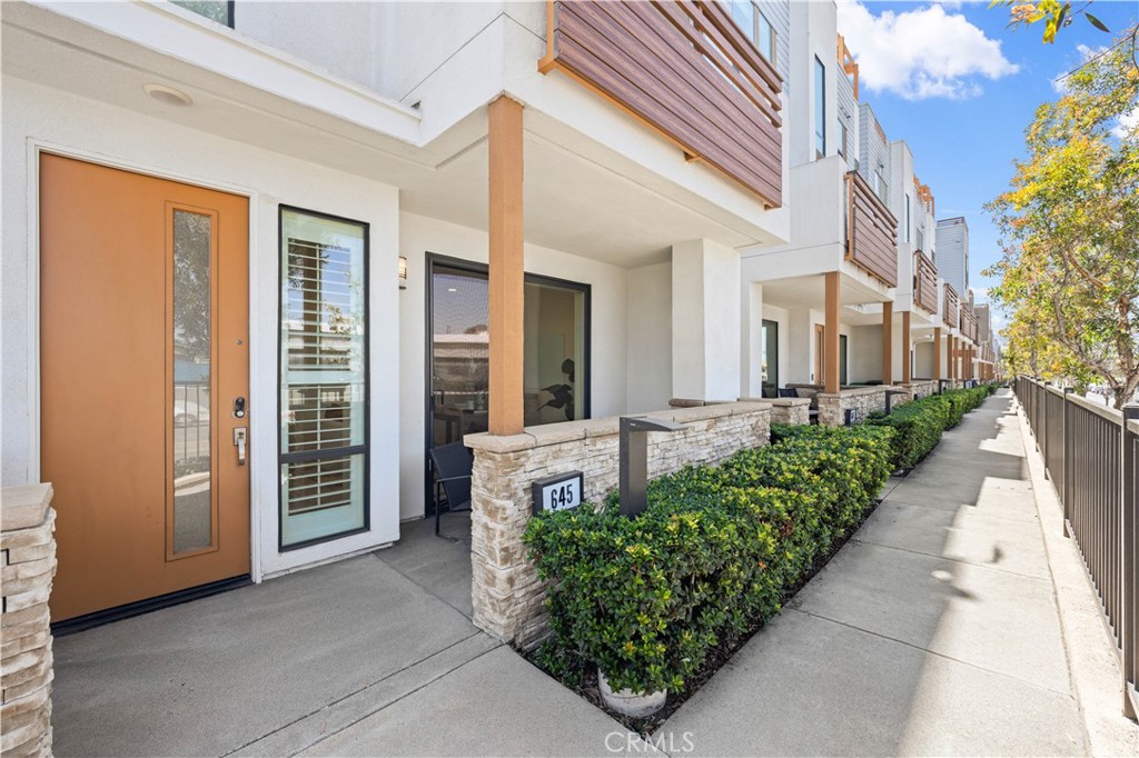 645 W 17th