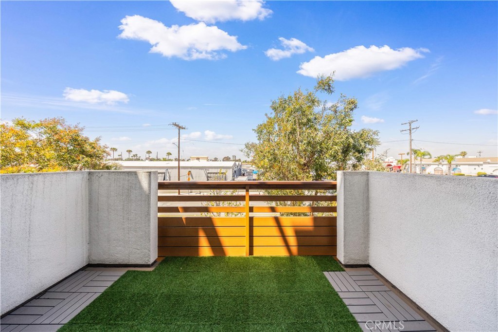 645 W 17th