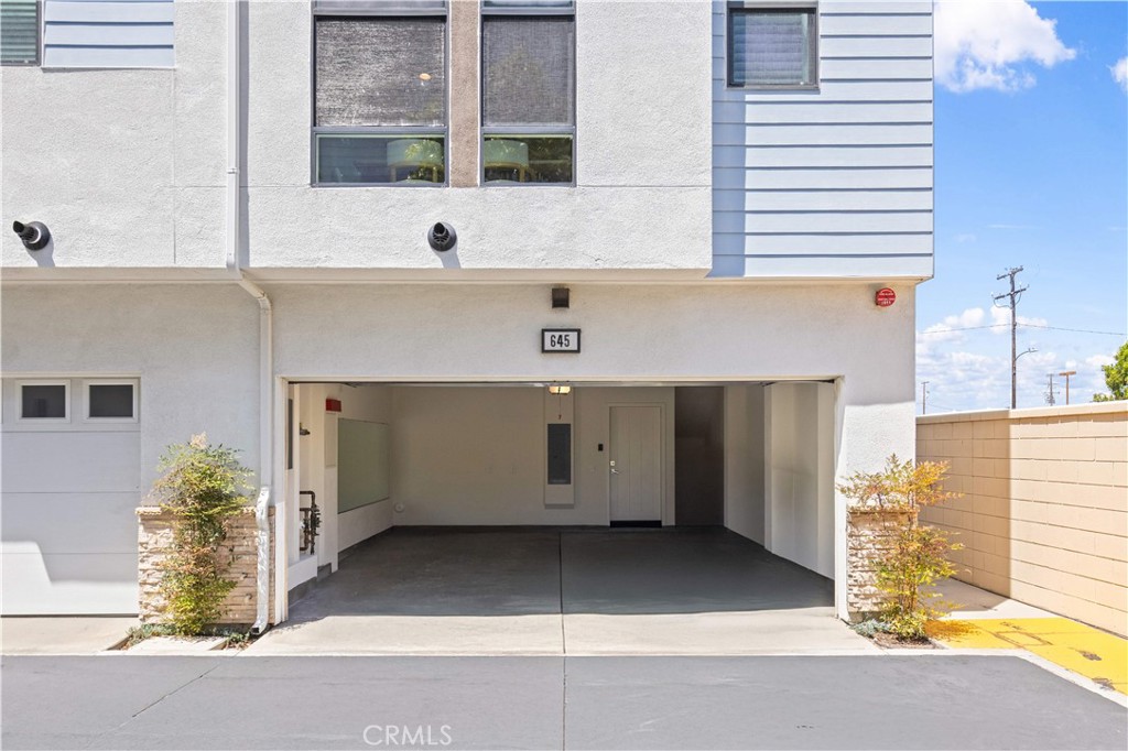 645 W 17th
