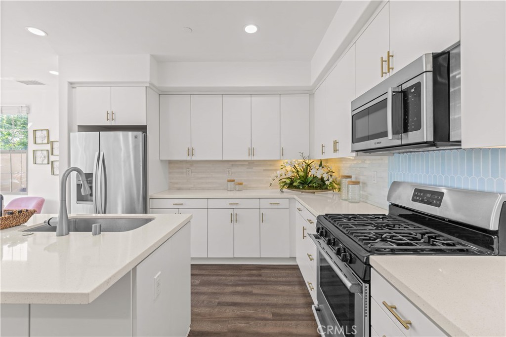 56 Bay Layrel