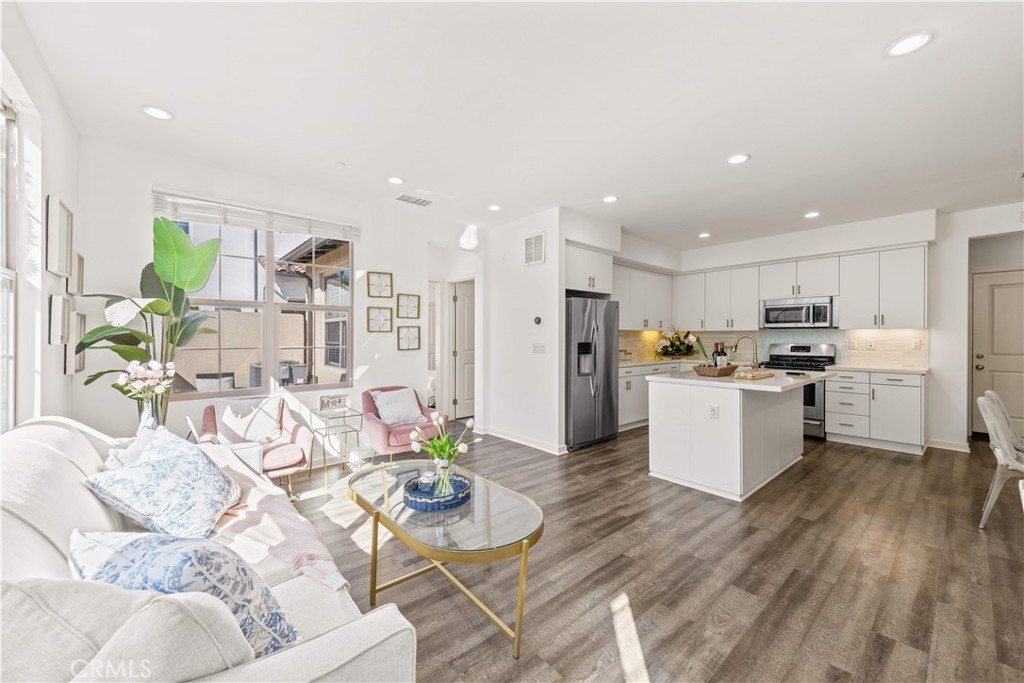 56 Bay Layrel