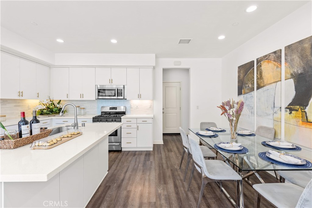 56 Bay Layrel