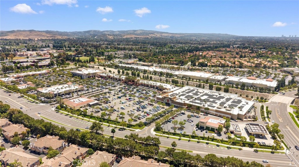 32 Santa Cruz Aisle