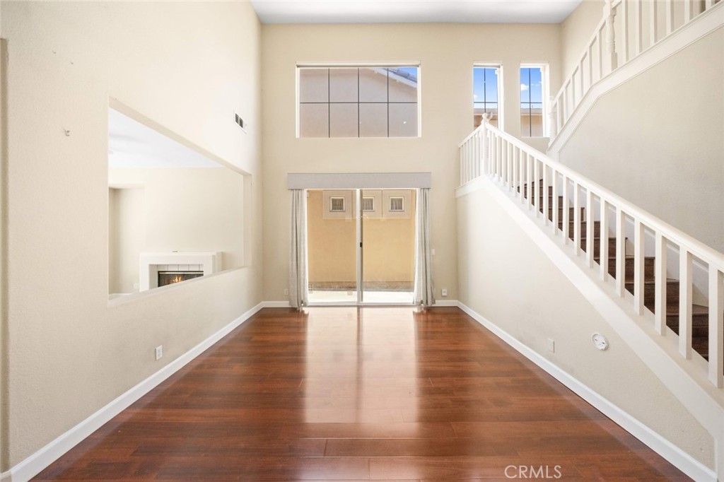 32 Santa Cruz Aisle