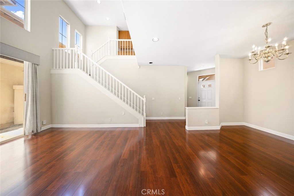32 Santa Cruz Aisle