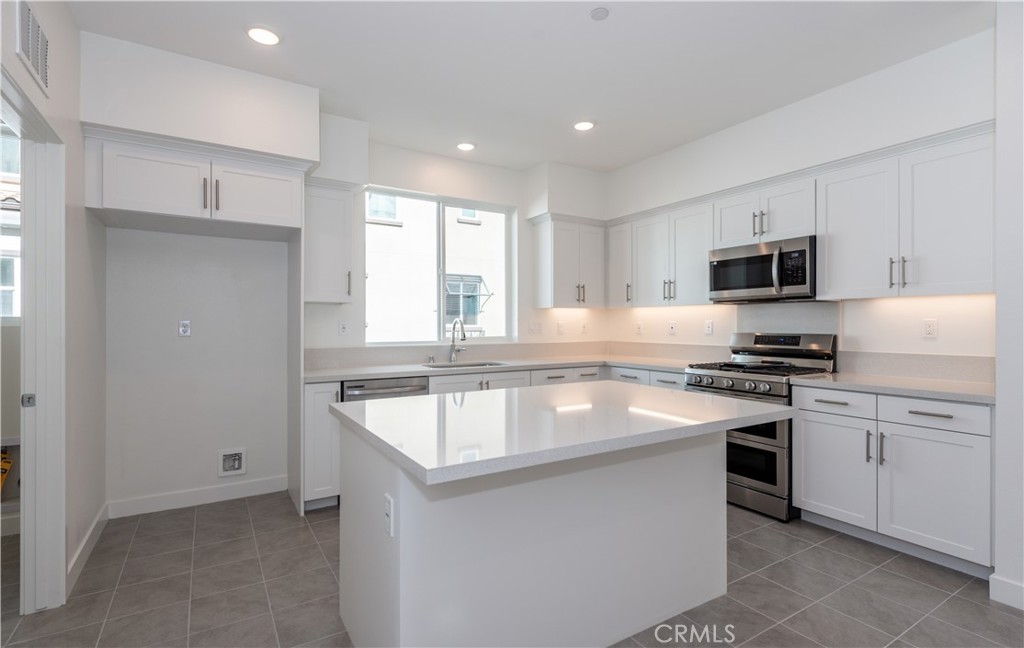 2317 W Broadway 46