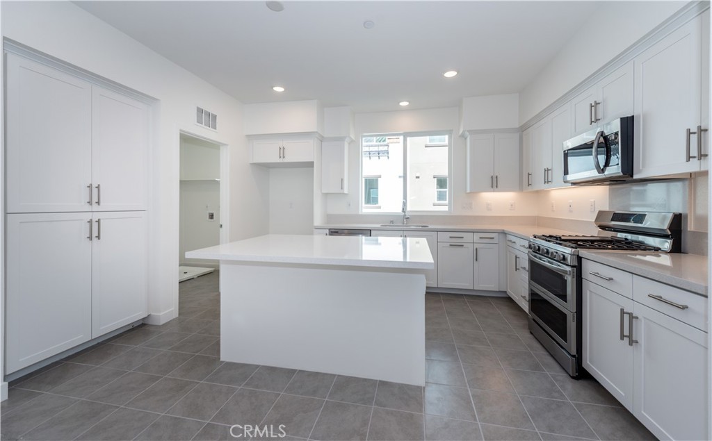 2317 W Broadway 46