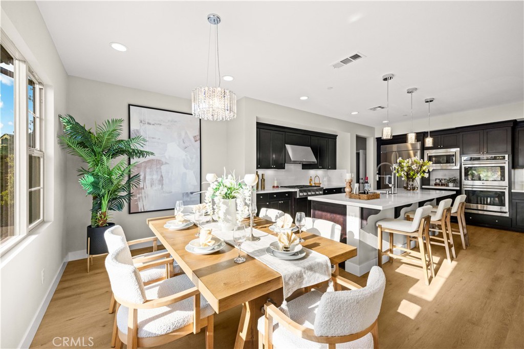 1 Intriga Court