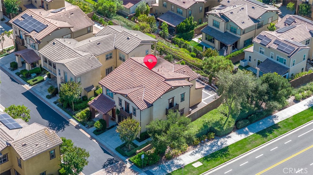 1 Intriga Court