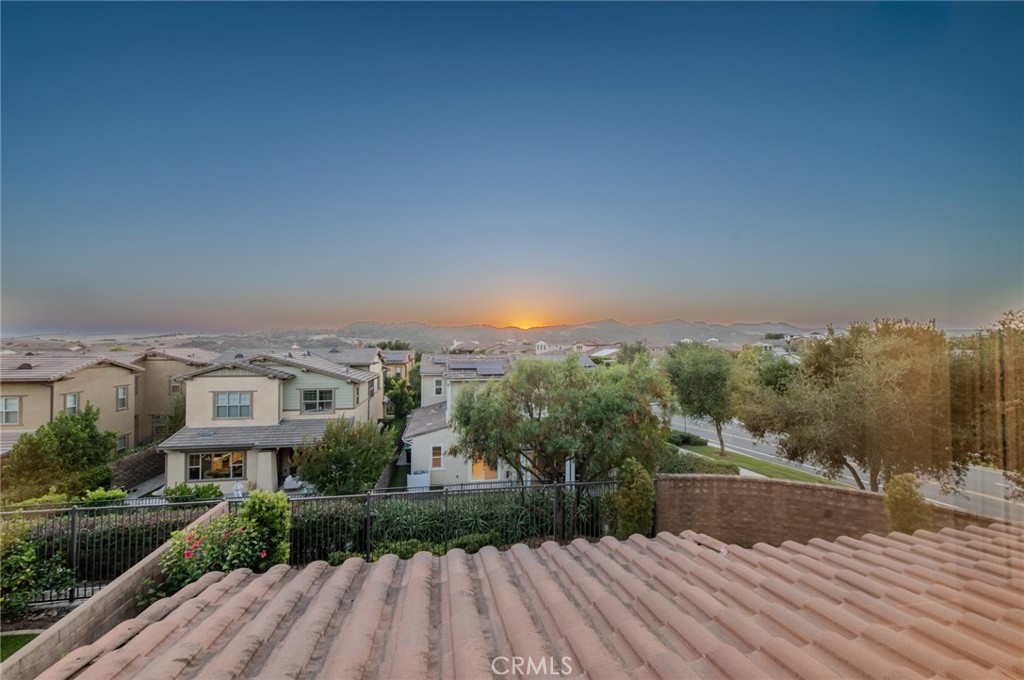 1 Intriga Court