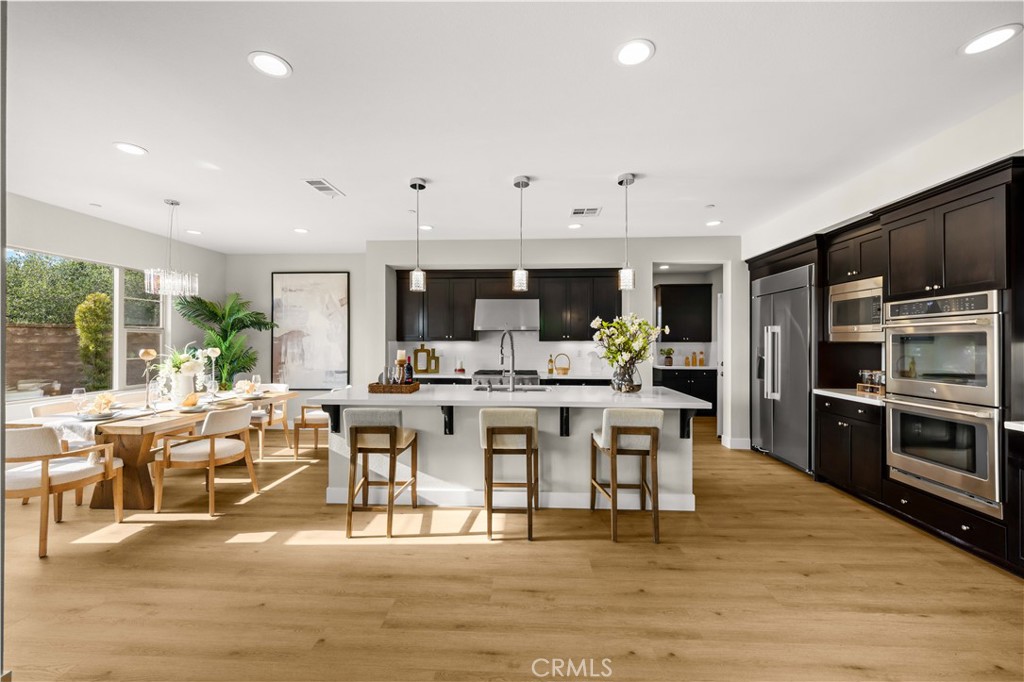 1 Intriga Court