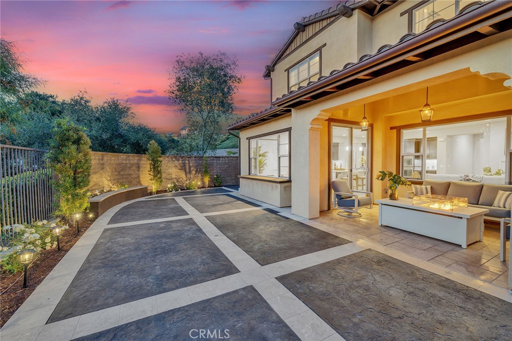 1 Intriga Court
