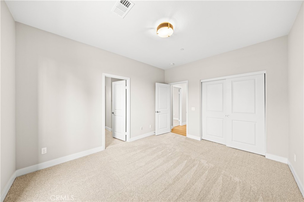1 Intriga Court