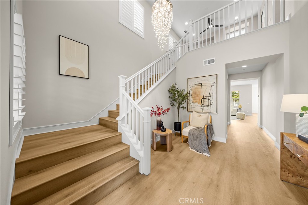 1 Intriga Court