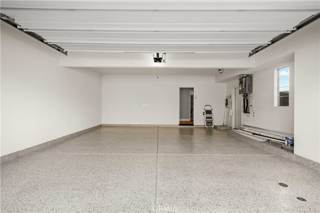 1 Intriga Court