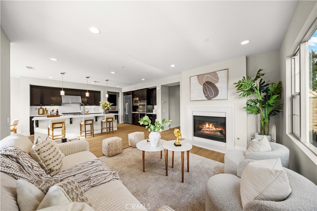 1 Intriga Court