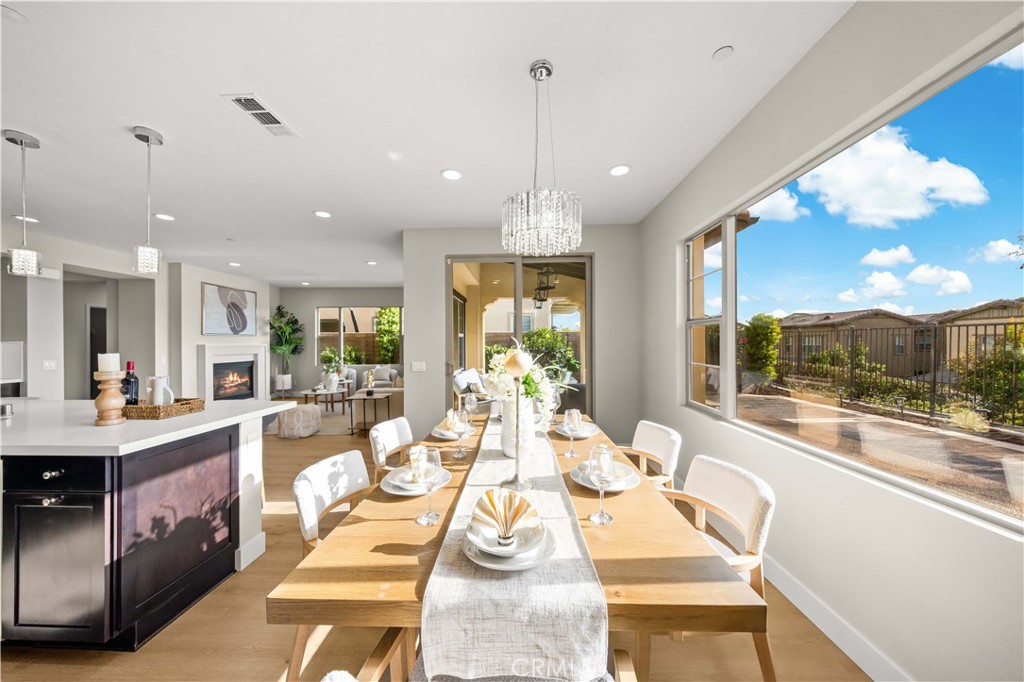 1 Intriga Court