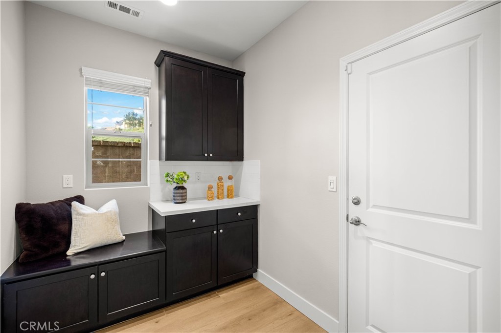 1 Intriga Court