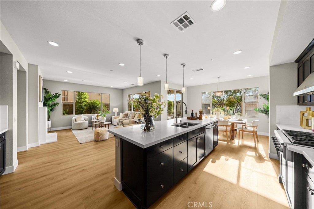 1 Intriga Court