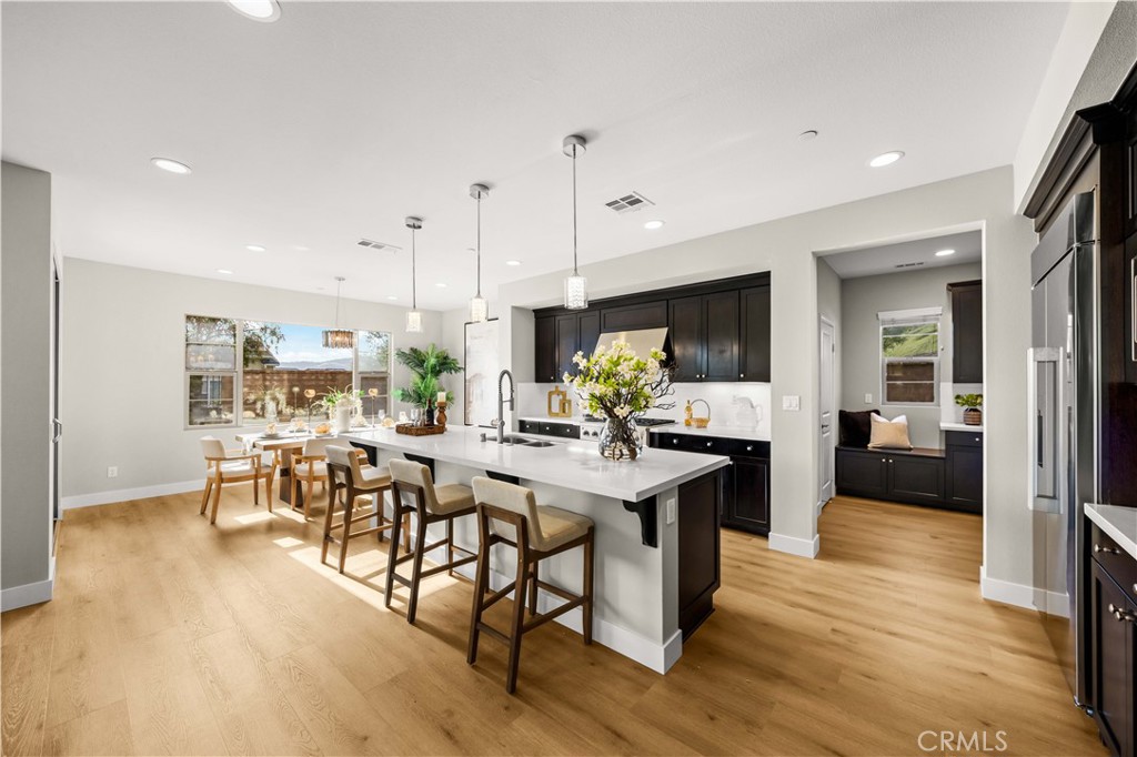 1 Intriga Court