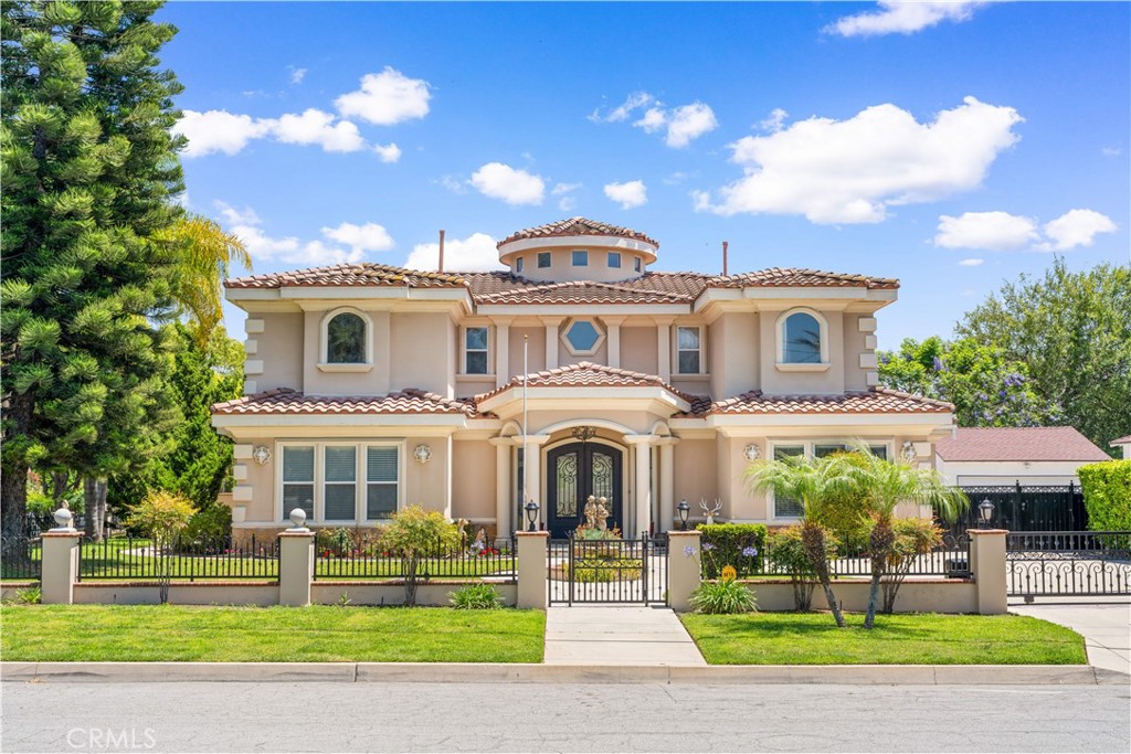 1104 E Camino Real