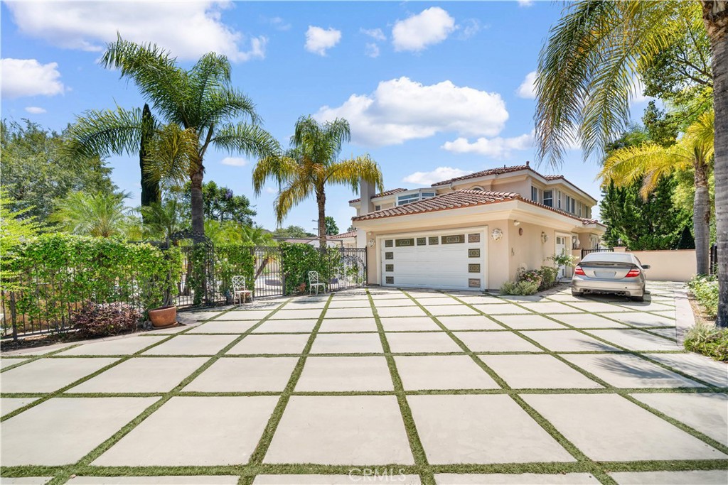 1104 E Camino Real