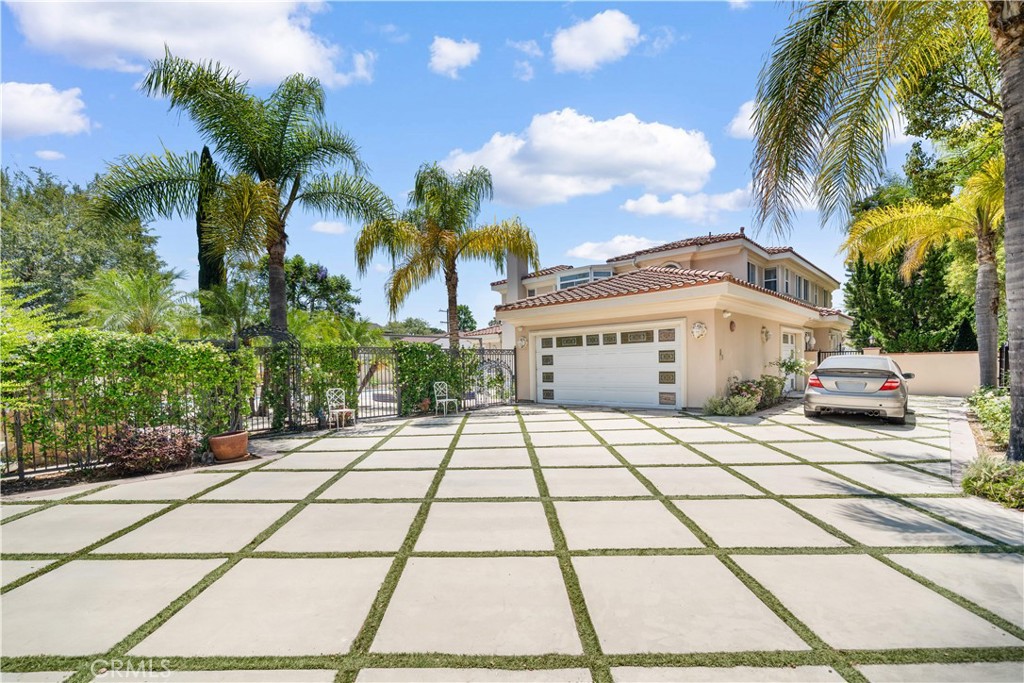 1104 E Camino Real