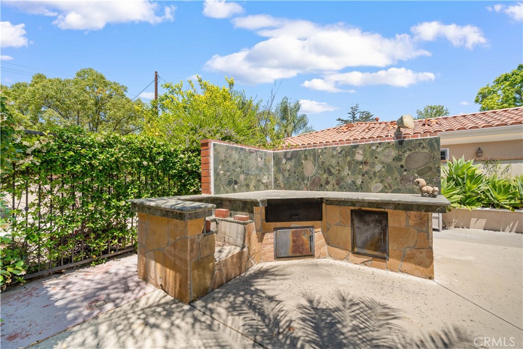 1104 E Camino Real