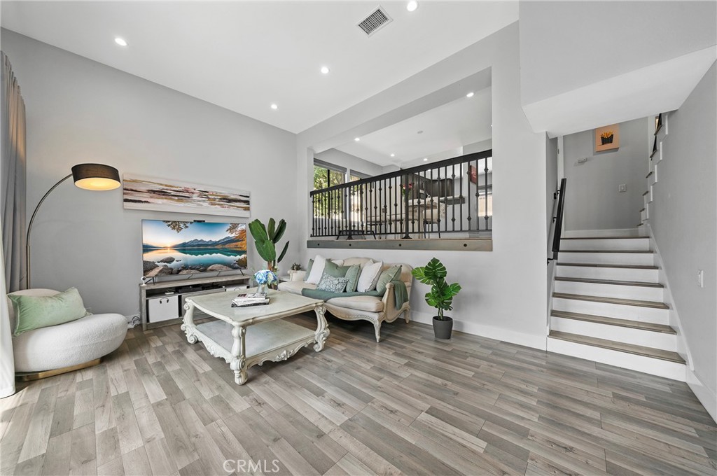 848 W Huntington 23