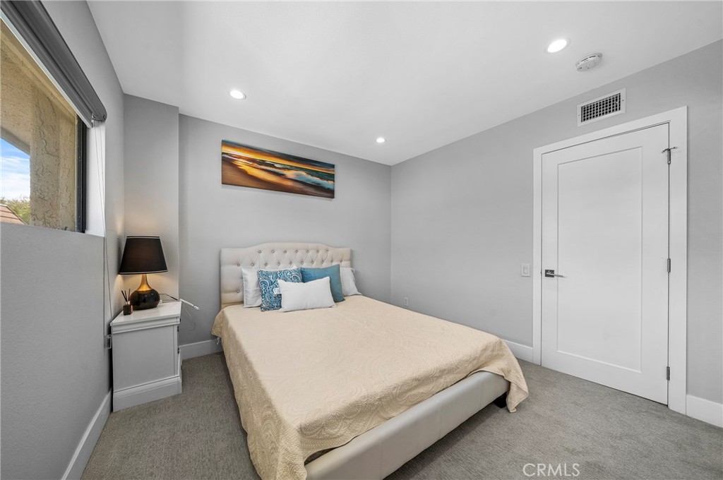 848 W Huntington 23