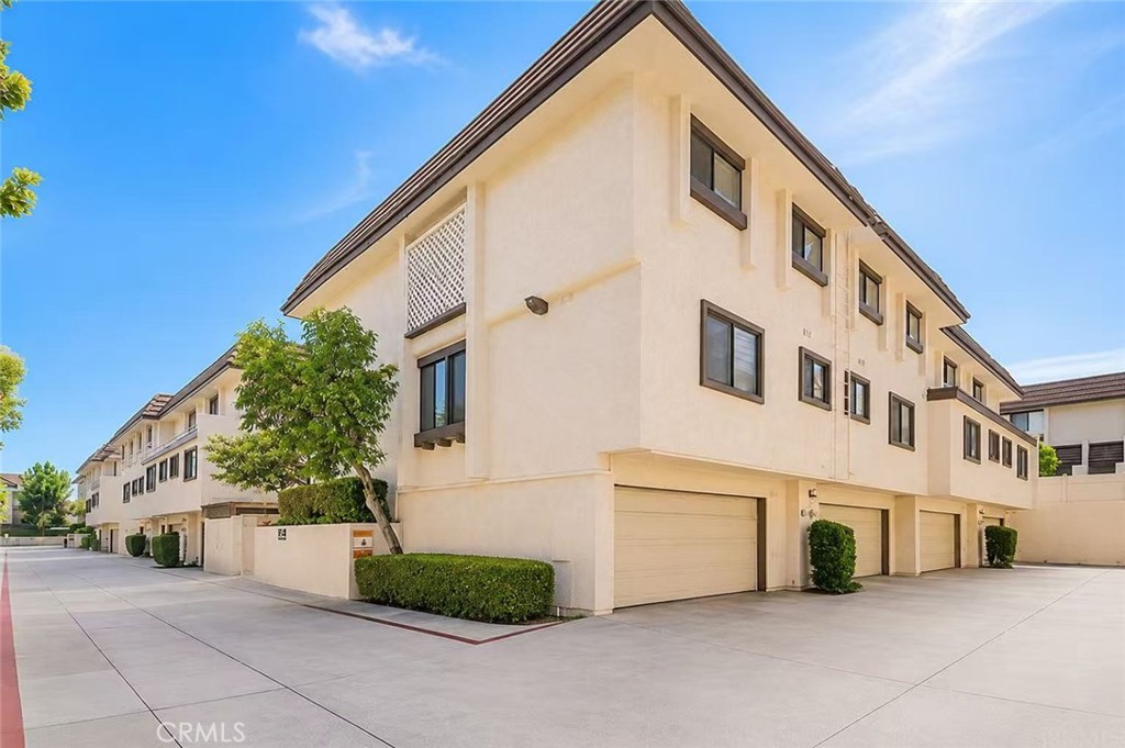 848 W Huntington 23
