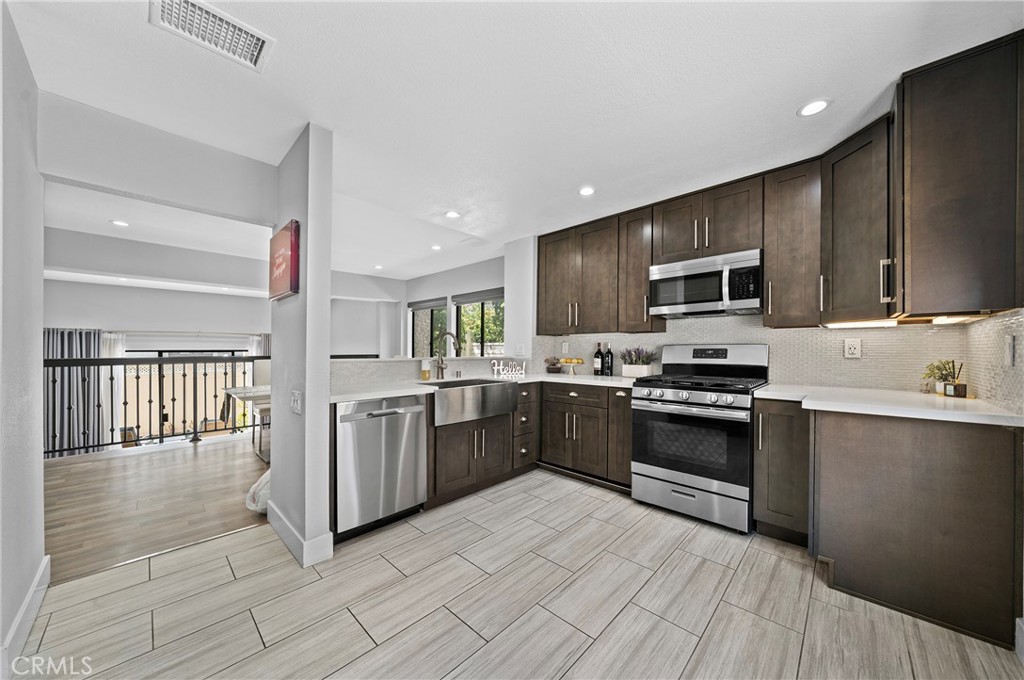 848 W Huntington 23
