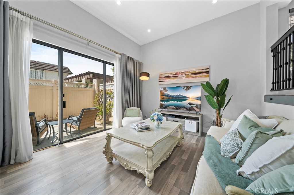 848 W Huntington 23