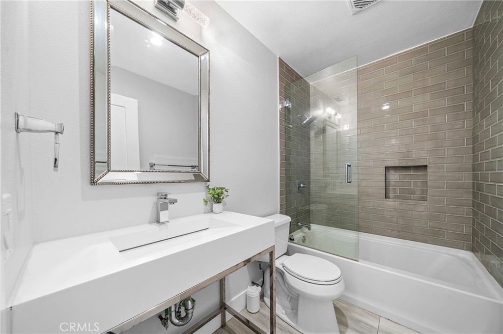 848 W Huntington 23