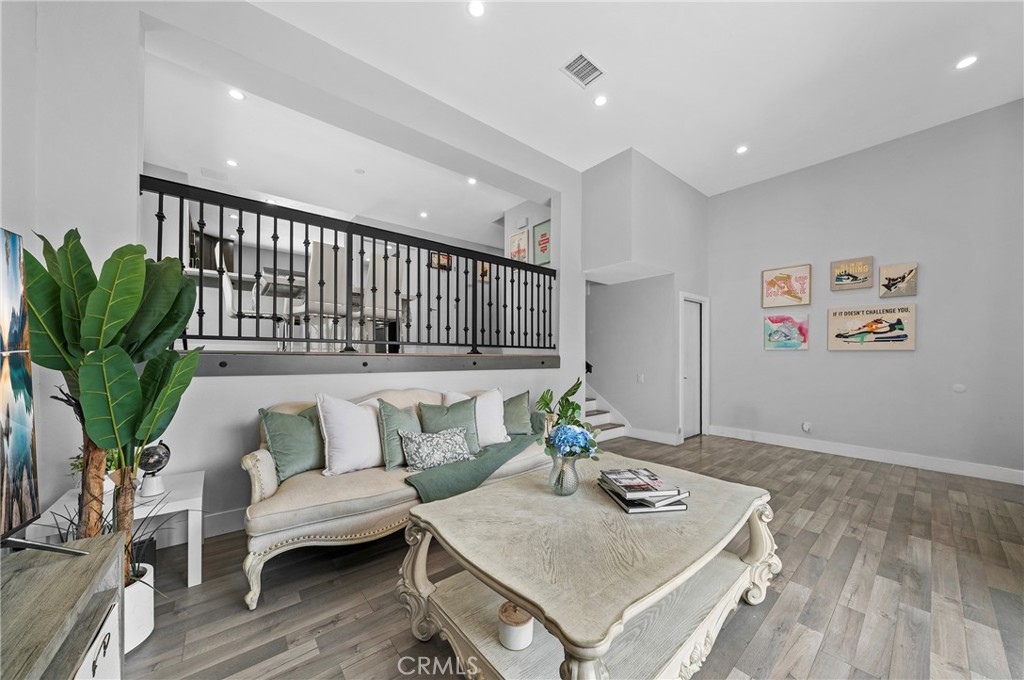 848 W Huntington 23