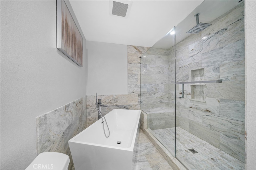 848 W Huntington 23