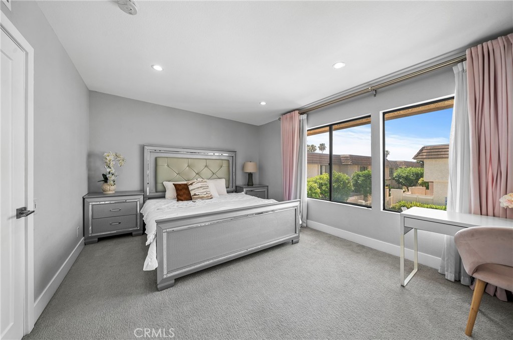 848 W Huntington 23