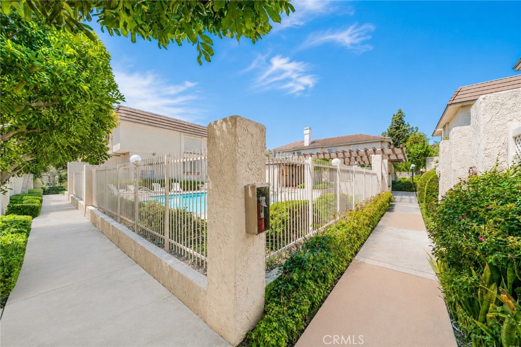 848 W Huntington 23