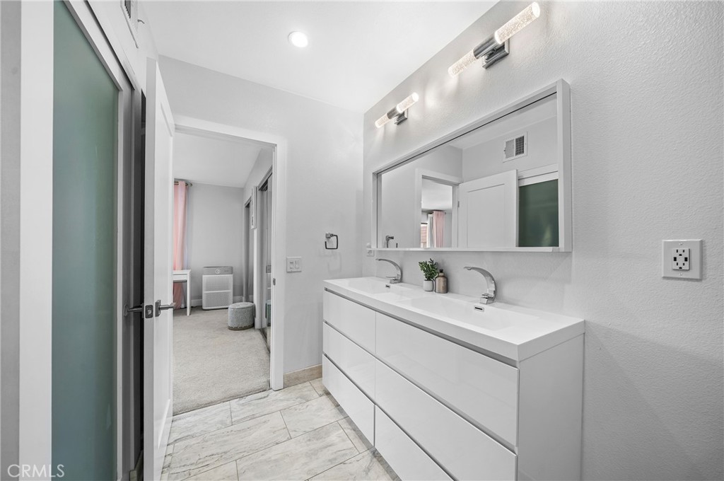 848 W Huntington 23