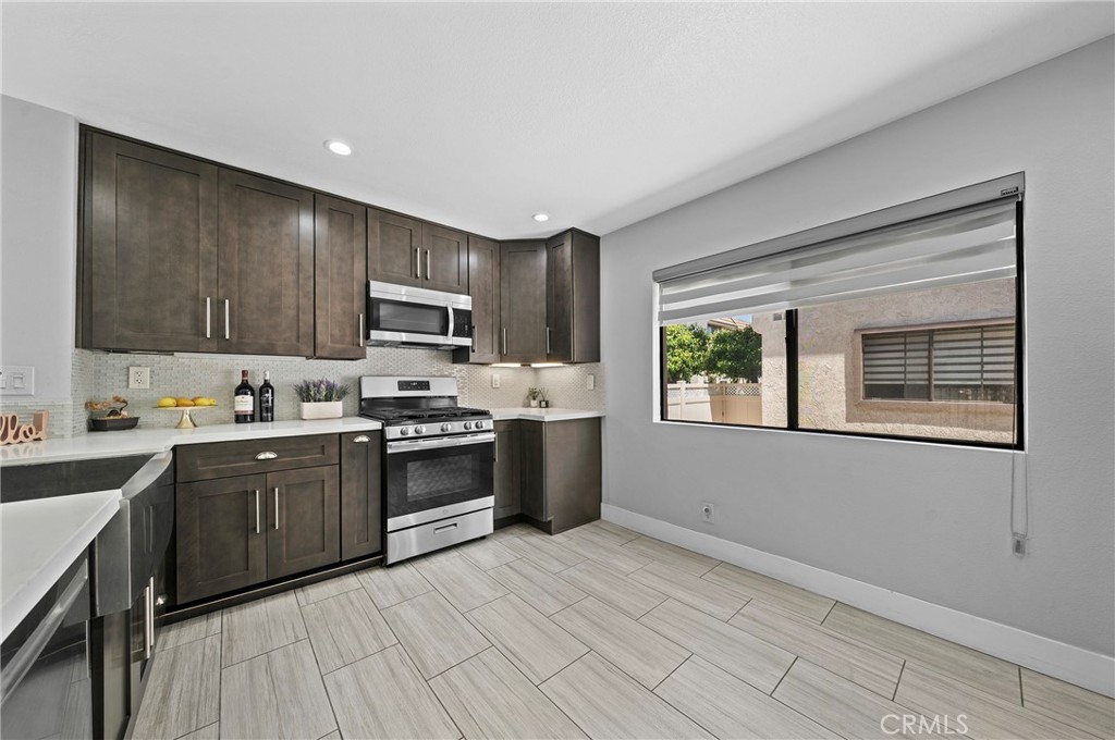 848 W Huntington 23