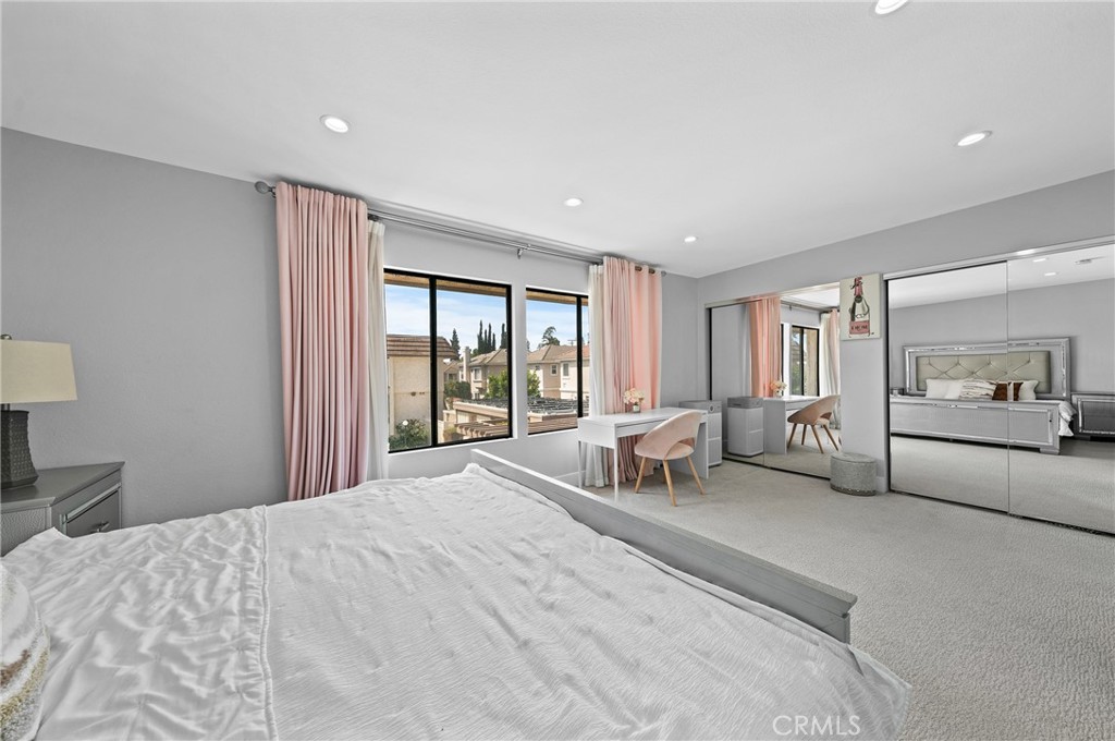 848 W Huntington 23