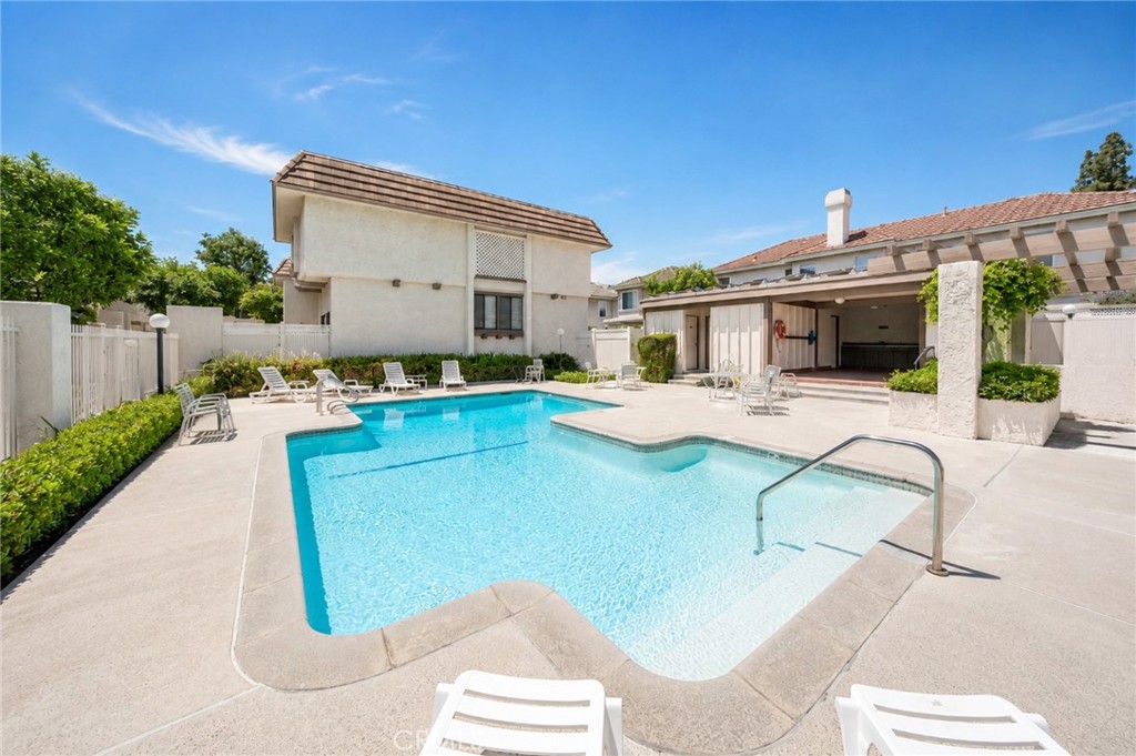 848 W Huntington 23