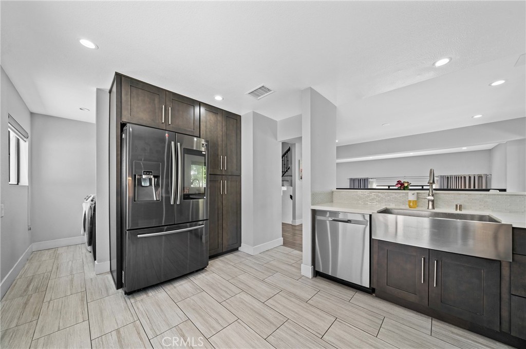 848 W Huntington 23