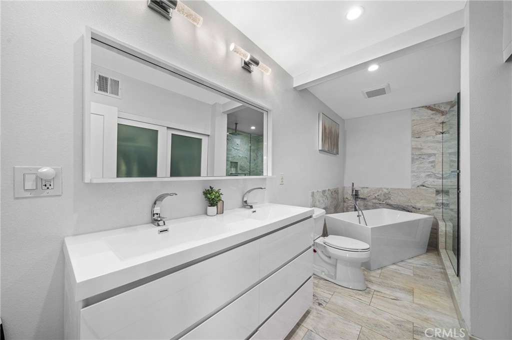 848 W Huntington 23